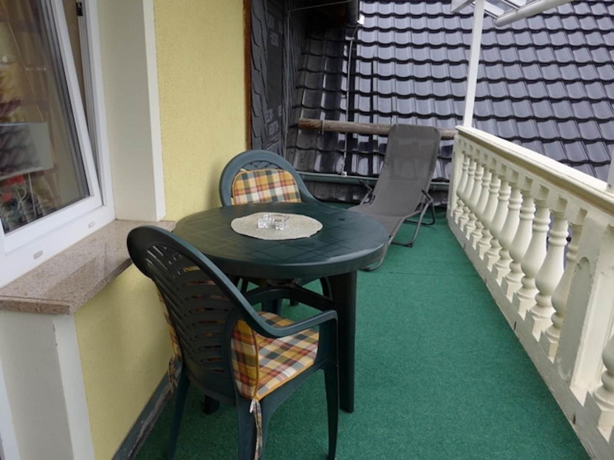 Roomy Apartment In Lichtenhain With Pond Kültér fotó