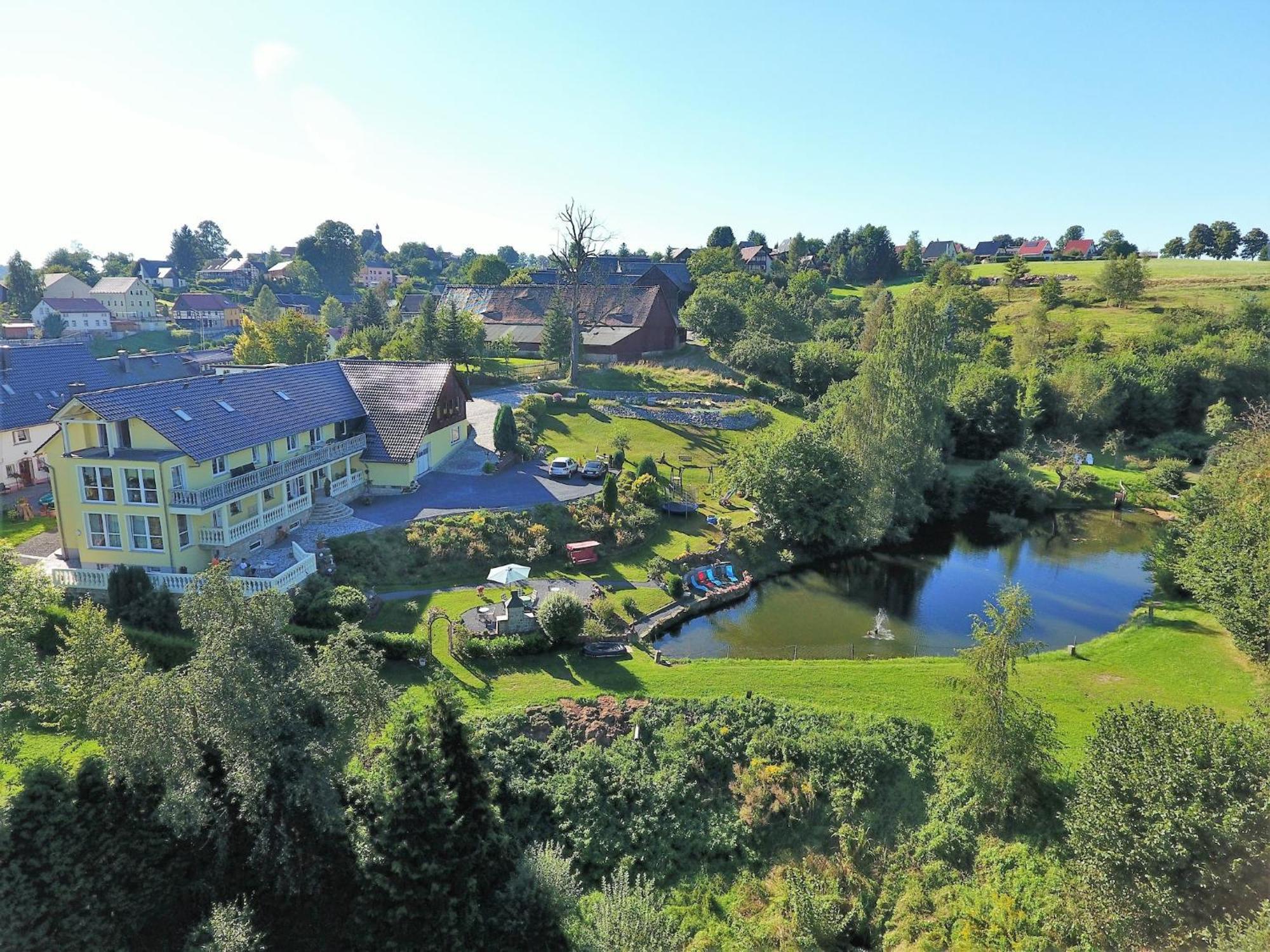 Roomy Apartment In Lichtenhain With Pond Kültér fotó