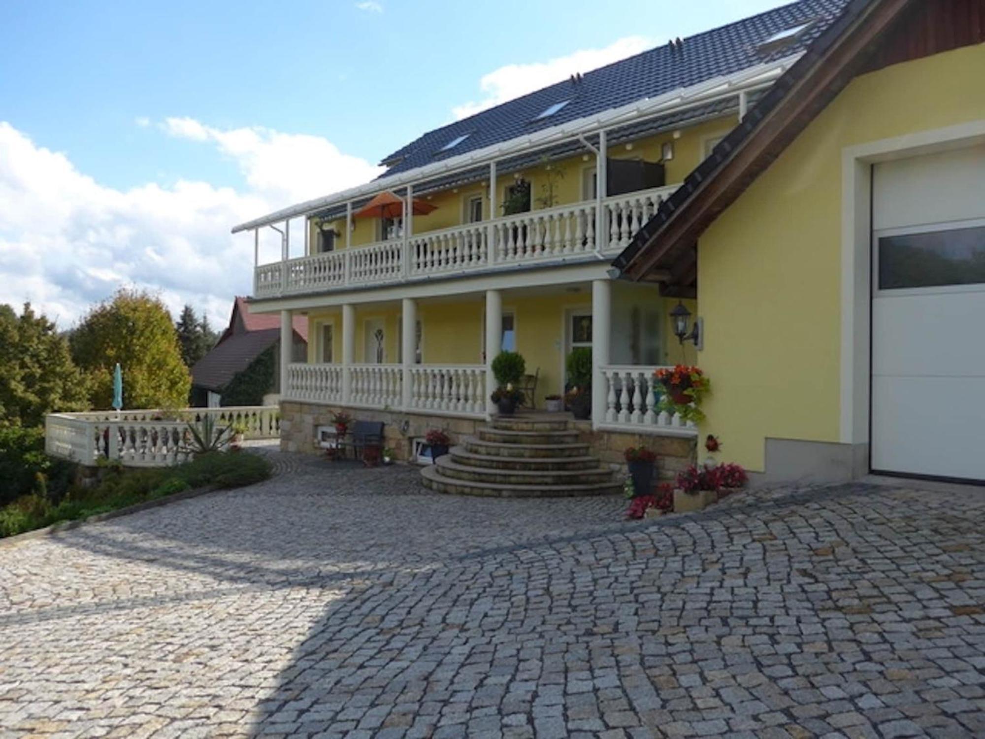 Roomy Apartment In Lichtenhain With Pond Kültér fotó