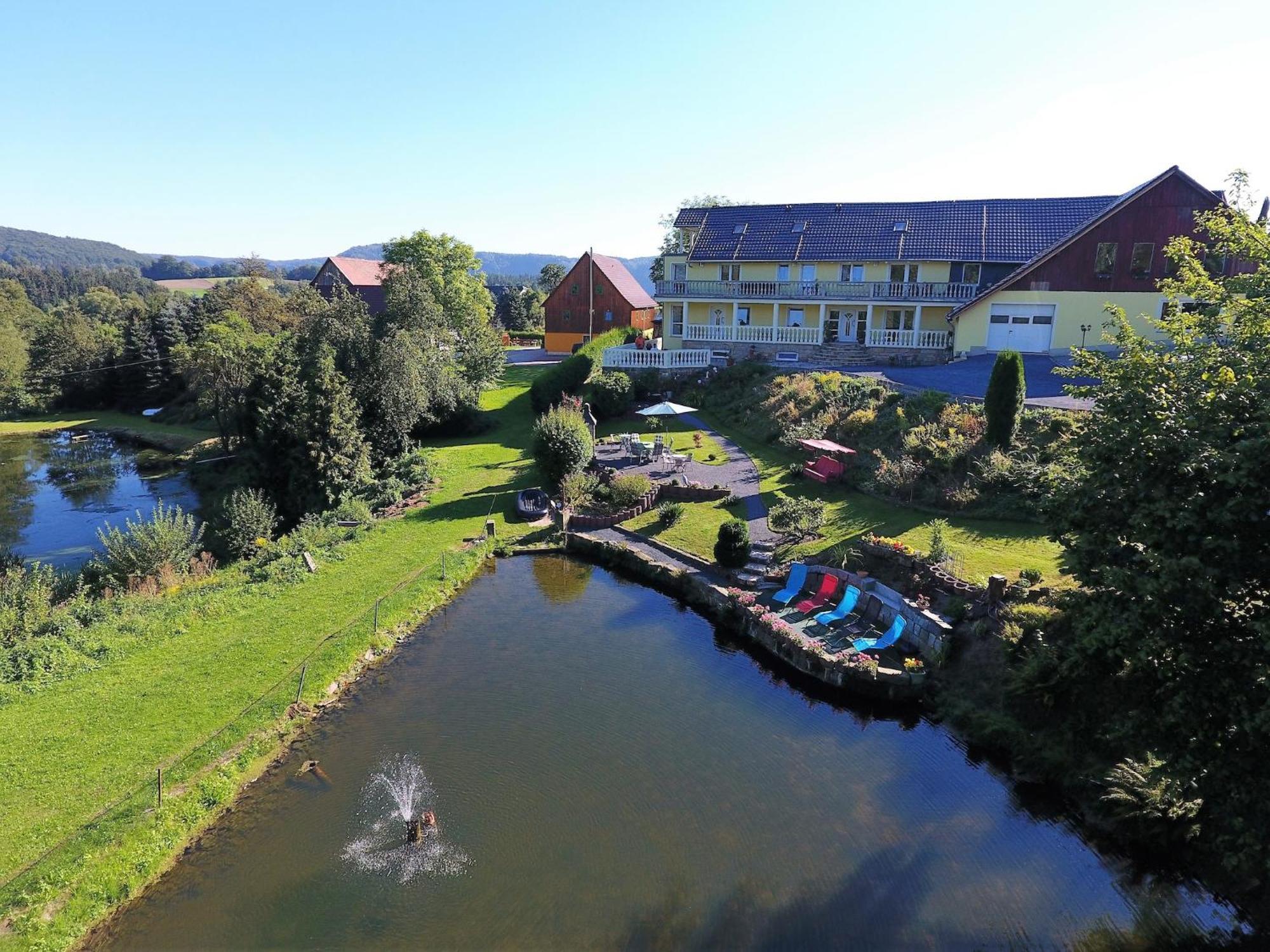 Roomy Apartment In Lichtenhain With Pond Kültér fotó