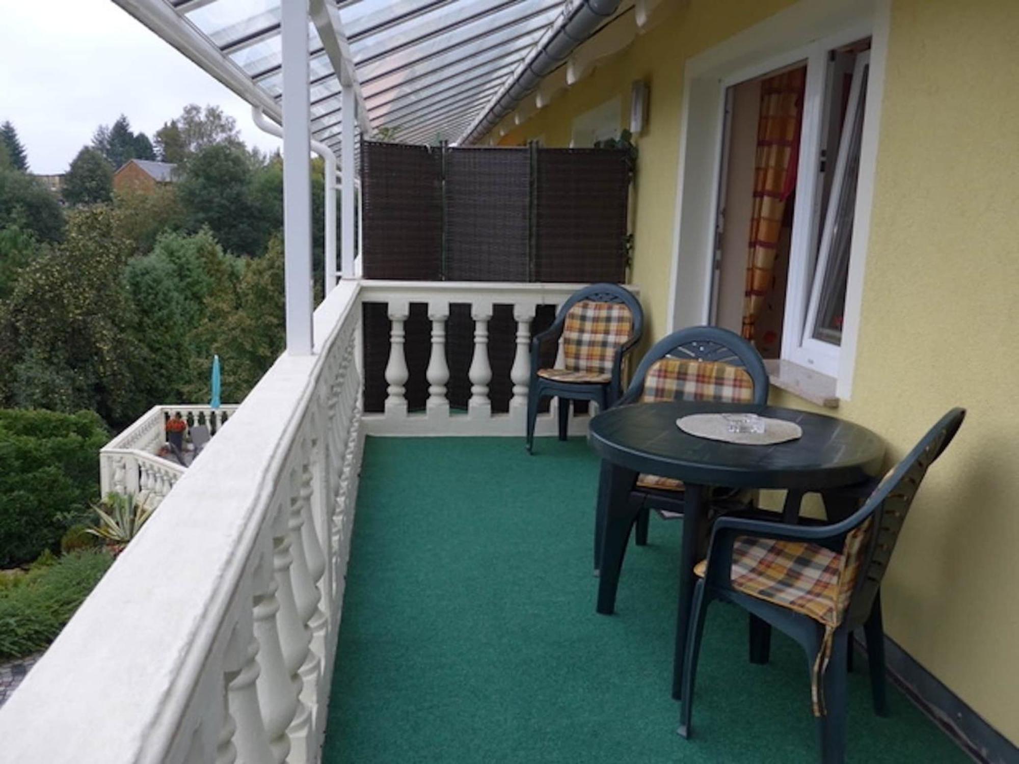 Roomy Apartment In Lichtenhain With Pond Kültér fotó