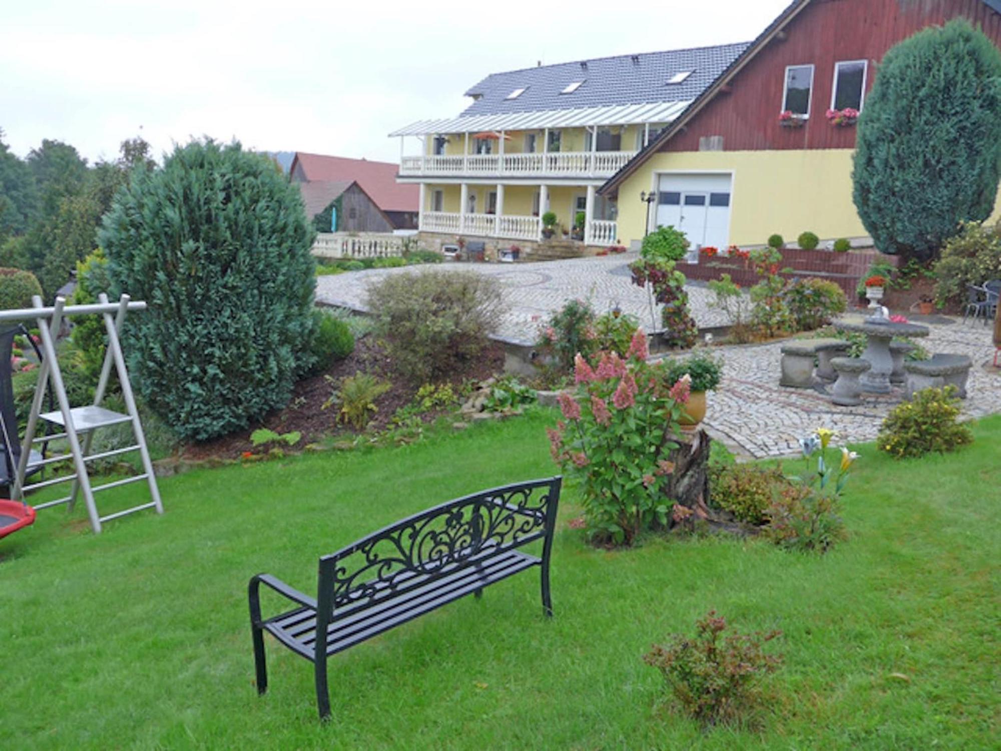 Roomy Apartment In Lichtenhain With Pond Kültér fotó