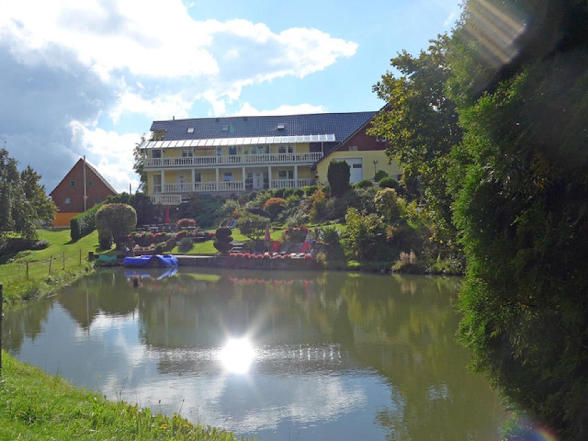 Roomy Apartment In Lichtenhain With Pond Kültér fotó