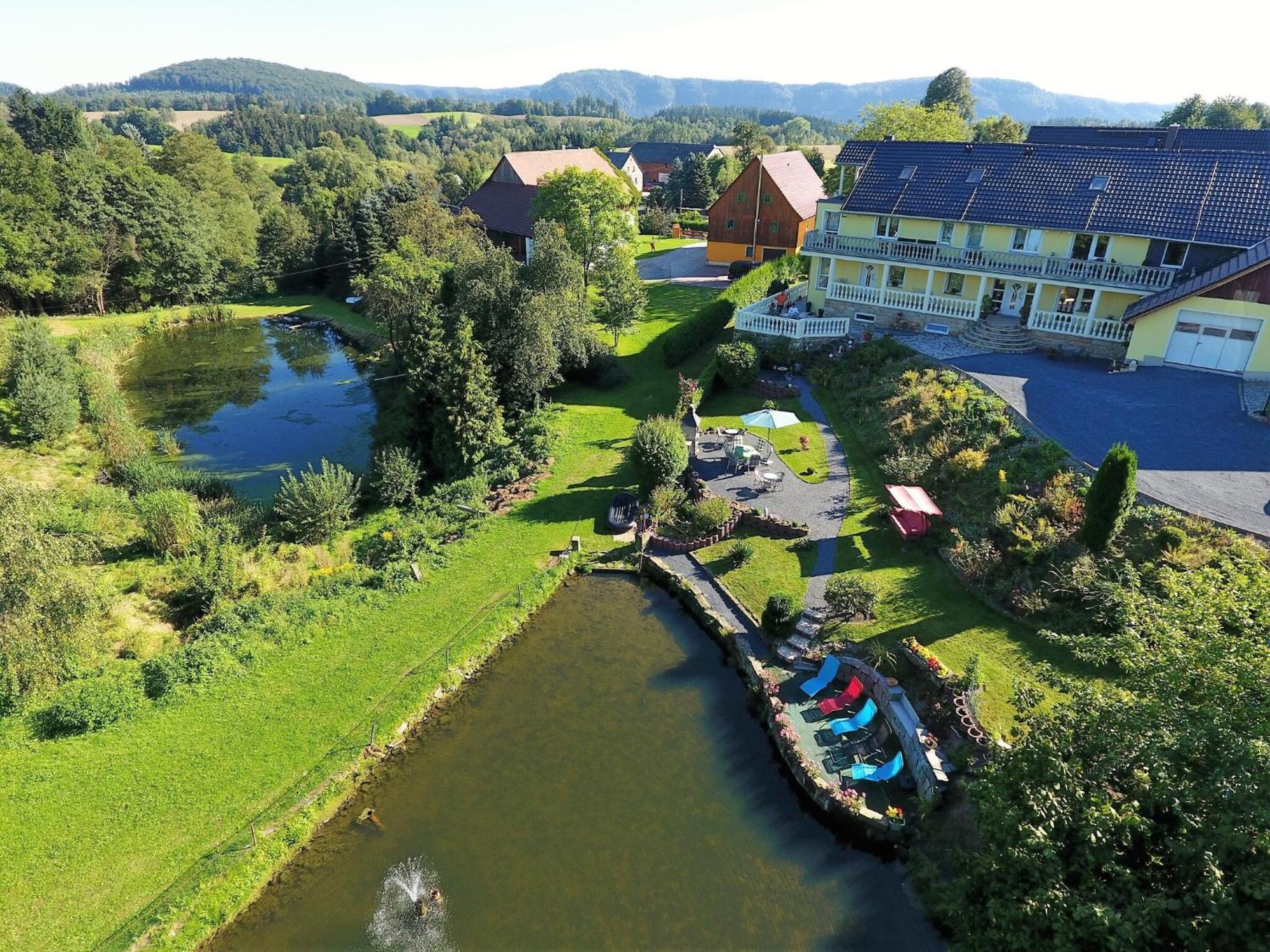Roomy Apartment In Lichtenhain With Pond Kültér fotó