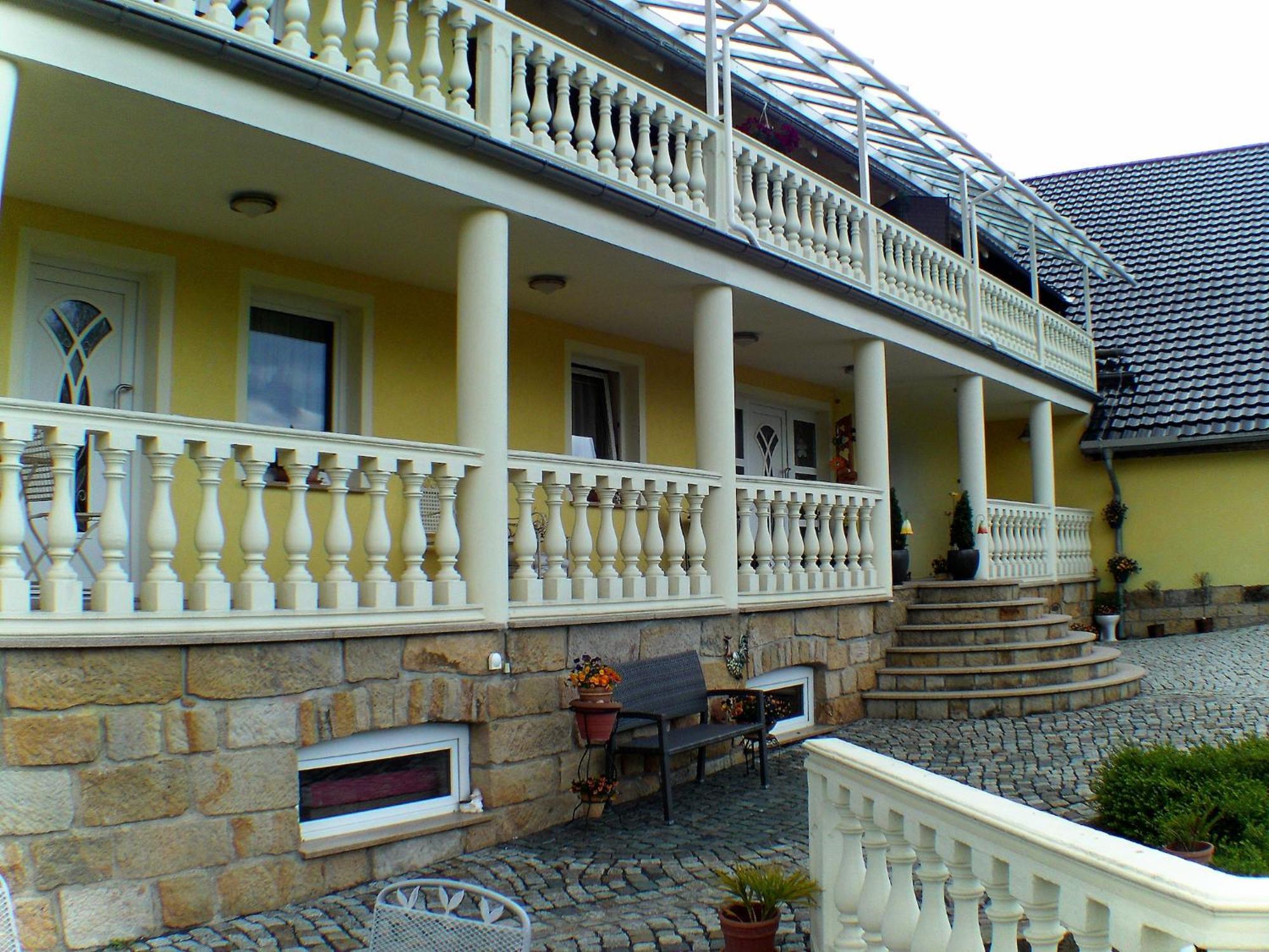 Roomy Apartment In Lichtenhain With Pond Kültér fotó