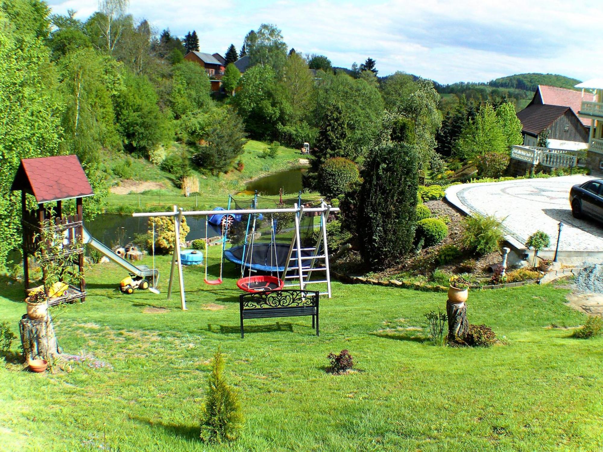 Roomy Apartment In Lichtenhain With Pond Kültér fotó